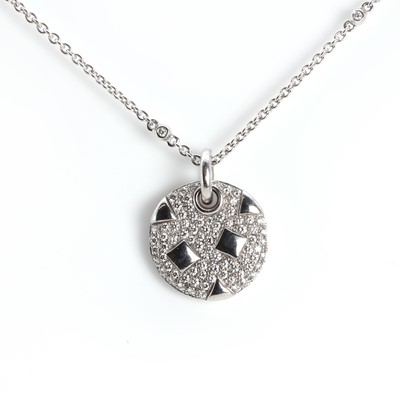 Lot 1079 - A diamond set disc necklace