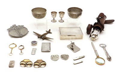 Lot 29 - A collection of silver, silver plated items and collectables