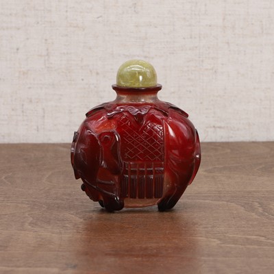 Lot 158 - A Chinese overlay Peking glass snuff bottle