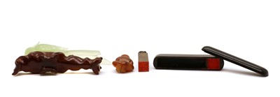 Lot 160 - A collection of Chinese hardstone carvings