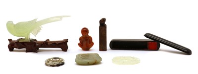 Lot 160 - A collection of Chinese hardstone carvings