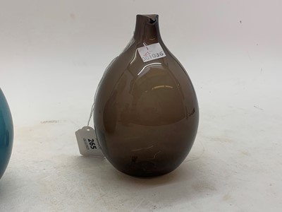 Lot 265 - A pair of Finnish 'Bird' glass vases