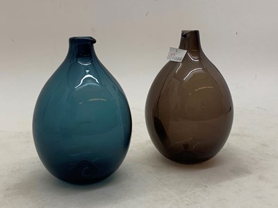 Lot 265 - A pair of Finnish 'Bird' glass vases