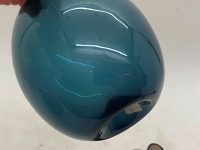 Lot 265 - A pair of Finnish 'Bird' glass vases