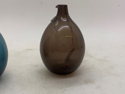 Lot 265 - A pair of Finnish 'Bird' glass vases