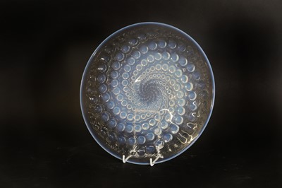 Lot 151 - A Lalique 'Volutes' plate