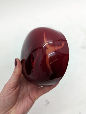 Lot 216 - A Bernard Moore flambe urn