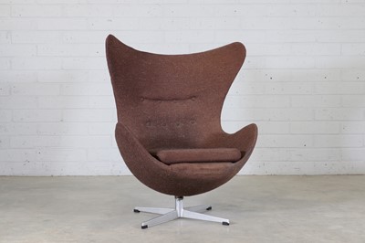 Lot 200 - An 'Egg' chair