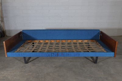 Lot 193 - A daybed