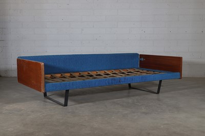 Lot 193 - A daybed