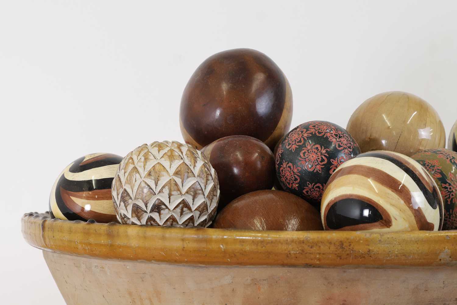 Lot 436 - A collection of decorative balls