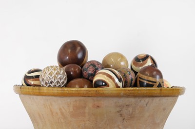 Lot 436 - A collection of decorative balls