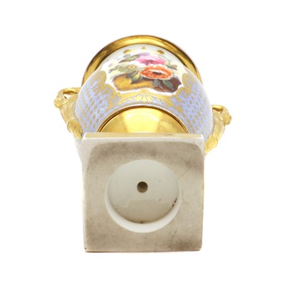 Lot 231 - A Chamberlain's Worcester porcelain vase