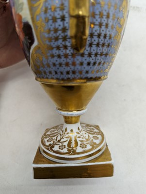 Lot 231 - A Chamberlain's Worcester porcelain vase