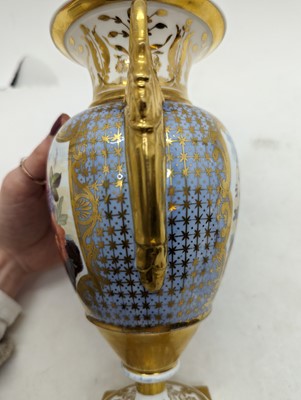 Lot 231 - A Chamberlain's Worcester porcelain vase