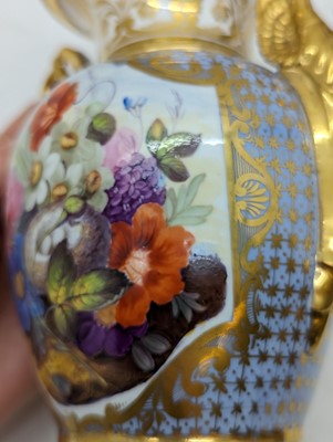 Lot 231 - A Chamberlain's Worcester porcelain vase