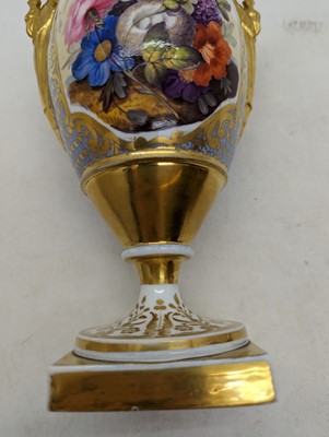 Lot 231 - A Chamberlain's Worcester porcelain vase