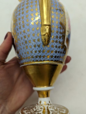 Lot 231 - A Chamberlain's Worcester porcelain vase