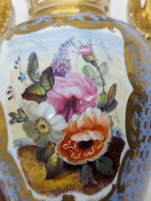 Lot 231 - A Chamberlain's Worcester porcelain vase
