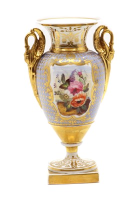 Lot 231 - A Chamberlain's Worcester porcelain vase