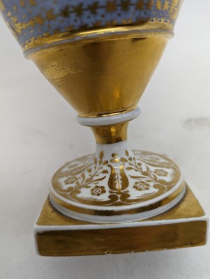 Lot 231 - A Chamberlain's Worcester porcelain vase