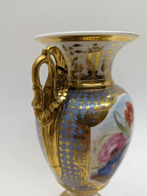 Lot 231 - A Chamberlain's Worcester porcelain vase
