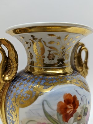 Lot 231 - A Chamberlain's Worcester porcelain vase