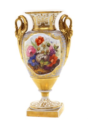 Lot 231 - A Chamberlain's Worcester porcelain vase