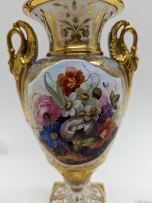Lot 231 - A Chamberlain's Worcester porcelain vase