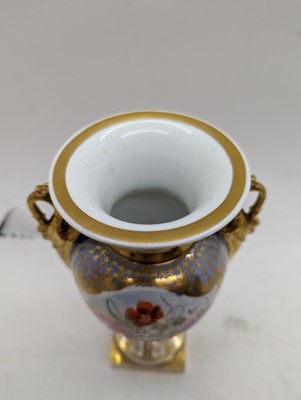 Lot 231 - A Chamberlain's Worcester porcelain vase