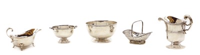 Lot 31 - A collection of silver items