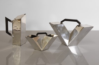 Lot 133 - An Art Deco electroplate three-piece teaset