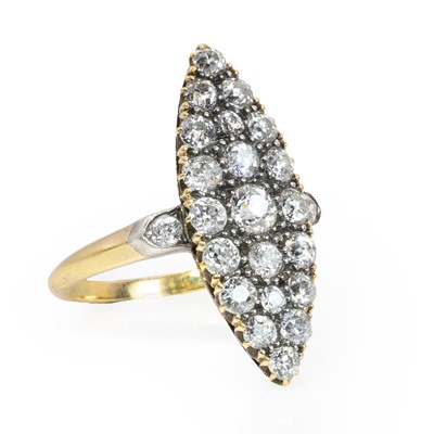 Lot 36 - An Edwardian diamond marquise form ring
