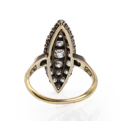 Lot 36 - An Edwardian diamond marquise form ring