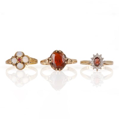 Lot 188 - Three antique and later gem set rings