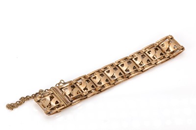 Lot 267 - A gold pierced plaque bracelet