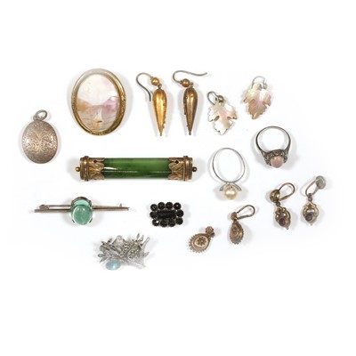 Lot 237 - A collection of historic or gem set jewellery