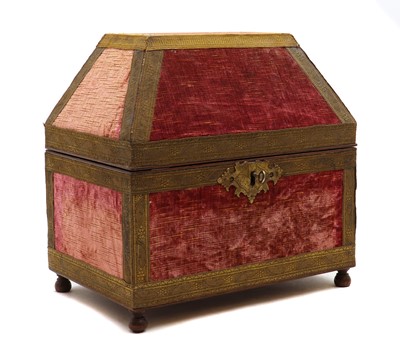 Lot 349 - A velvet mounted oak casket