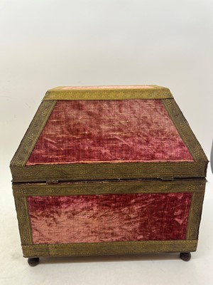 Lot 349 - A velvet mounted oak casket