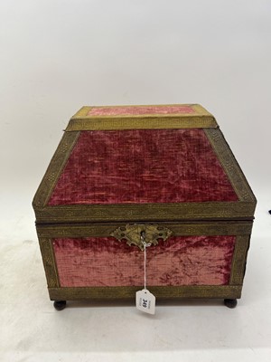 Lot 349 - A velvet mounted oak casket