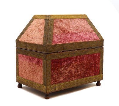 Lot 349 - A velvet mounted oak casket