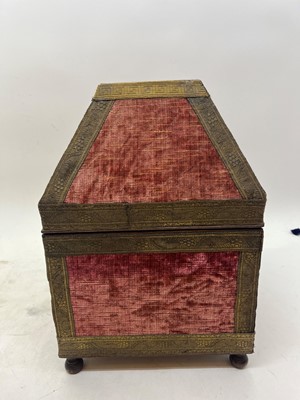 Lot 349 - A velvet mounted oak casket