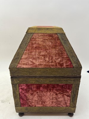 Lot 349 - A velvet mounted oak casket