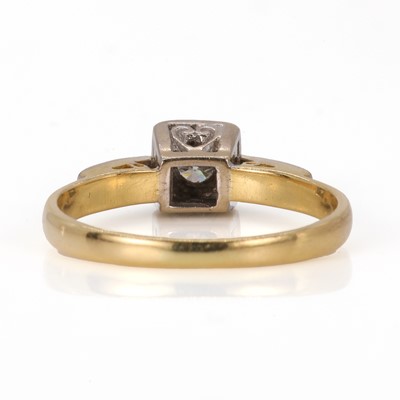 Lot 42 - A single stone diamond ring