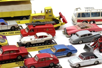 Lot 304 - A collection of boxed Dinky Toy Cars