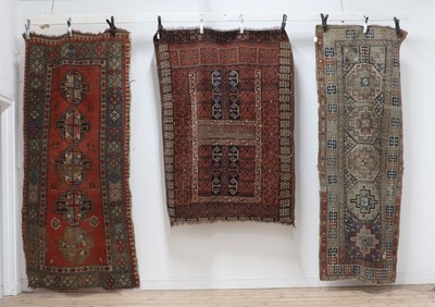 Lot 324 - A Turkmen rug