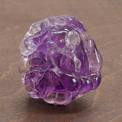 Lot 107 - A Chinese amethyst carving