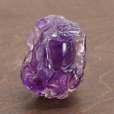 Lot 107 - A Chinese amethyst carving