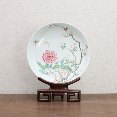 Lot 318 - A Chinese famille rose dish