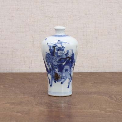 Lot 156 - A Chinese copper-red and underglaze-blue snuff bottle
